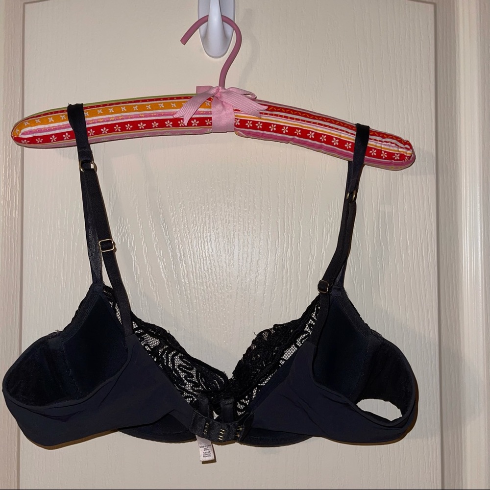 Victoria Secret 38C bra black lace like new - Picture 2 of 5